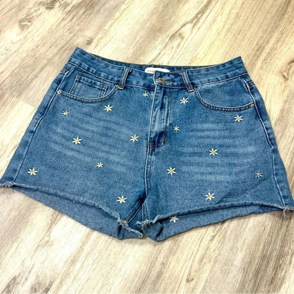Khaki+Blue Cottagecore All Over Embroidered Dainty Daisy  Raw-hem Denim Shorts - Picture 2 of 7
